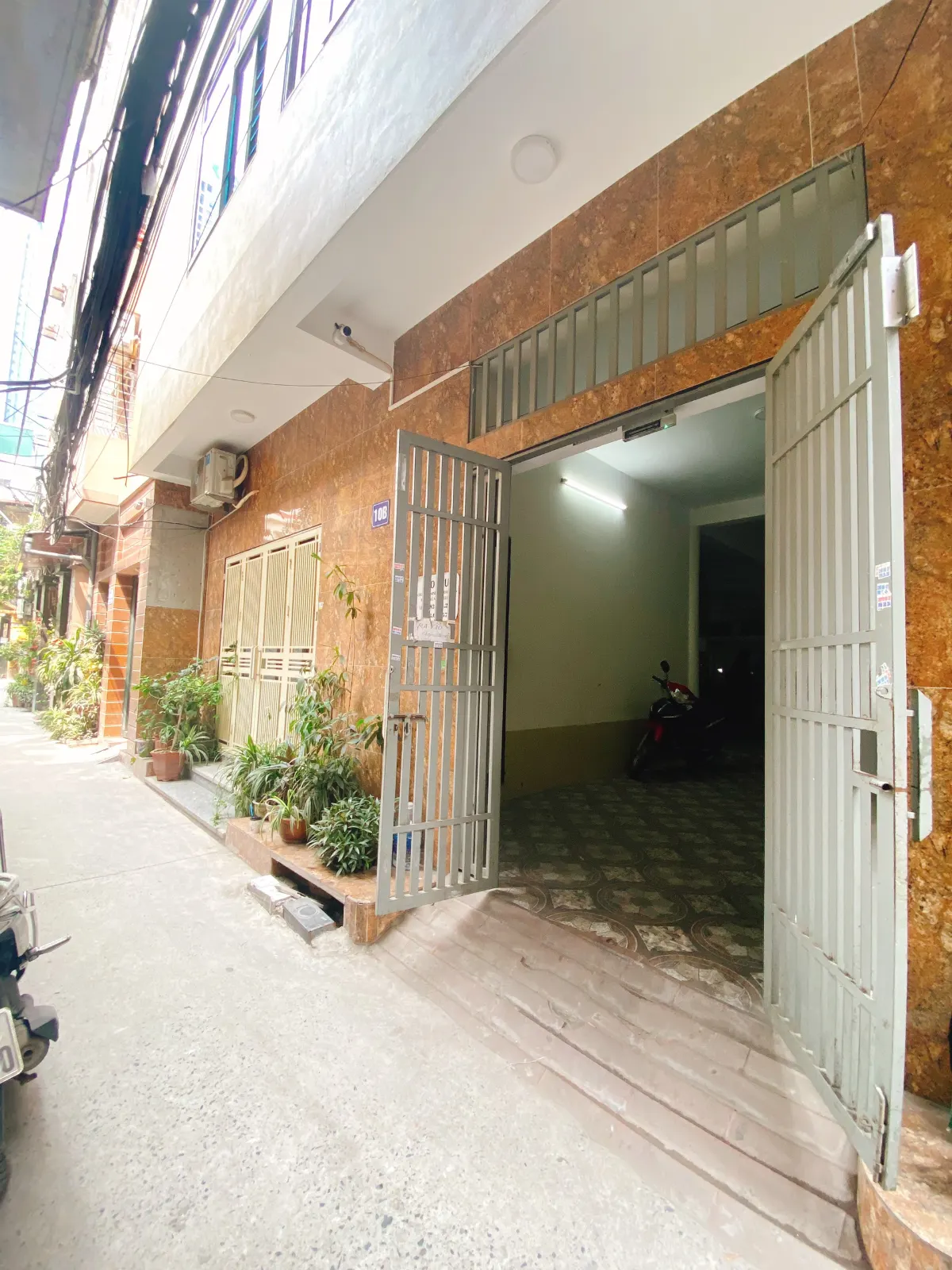 Cho thuê tầng 1 mặt ngõ