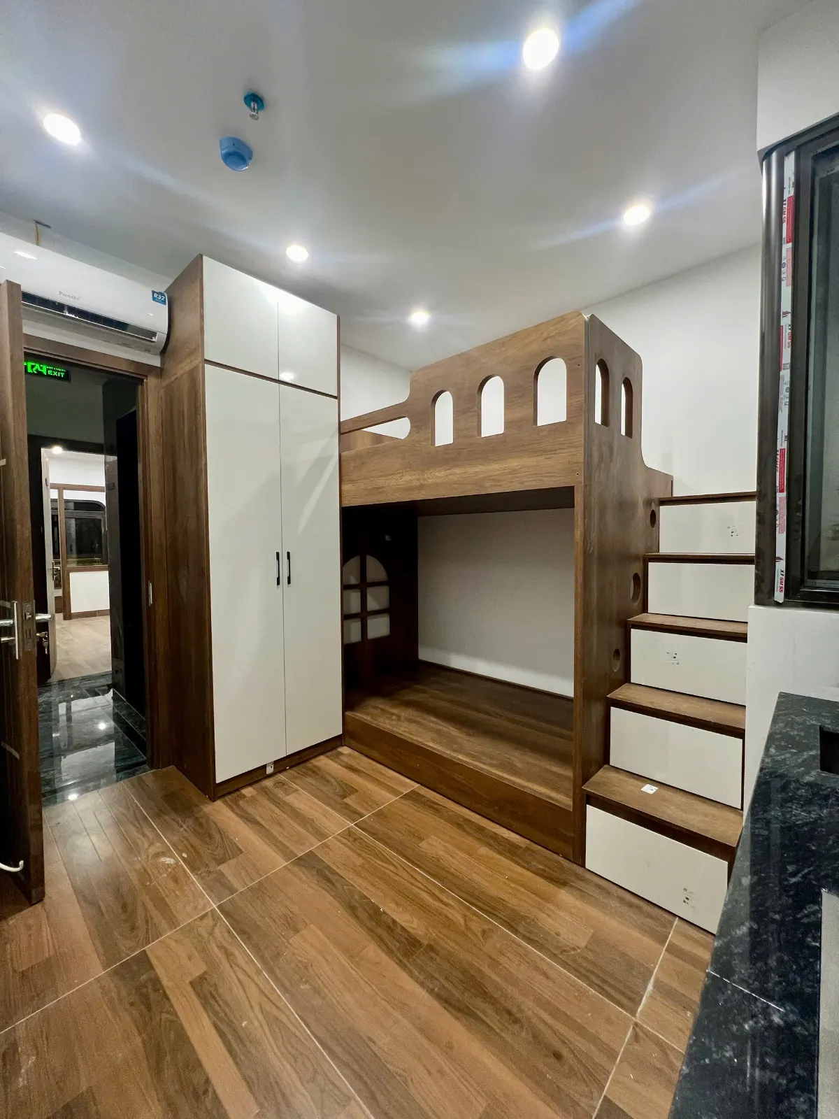 Studio full đồ ban công rộng ngõ 139 Nguyễn Ngọc Vũ