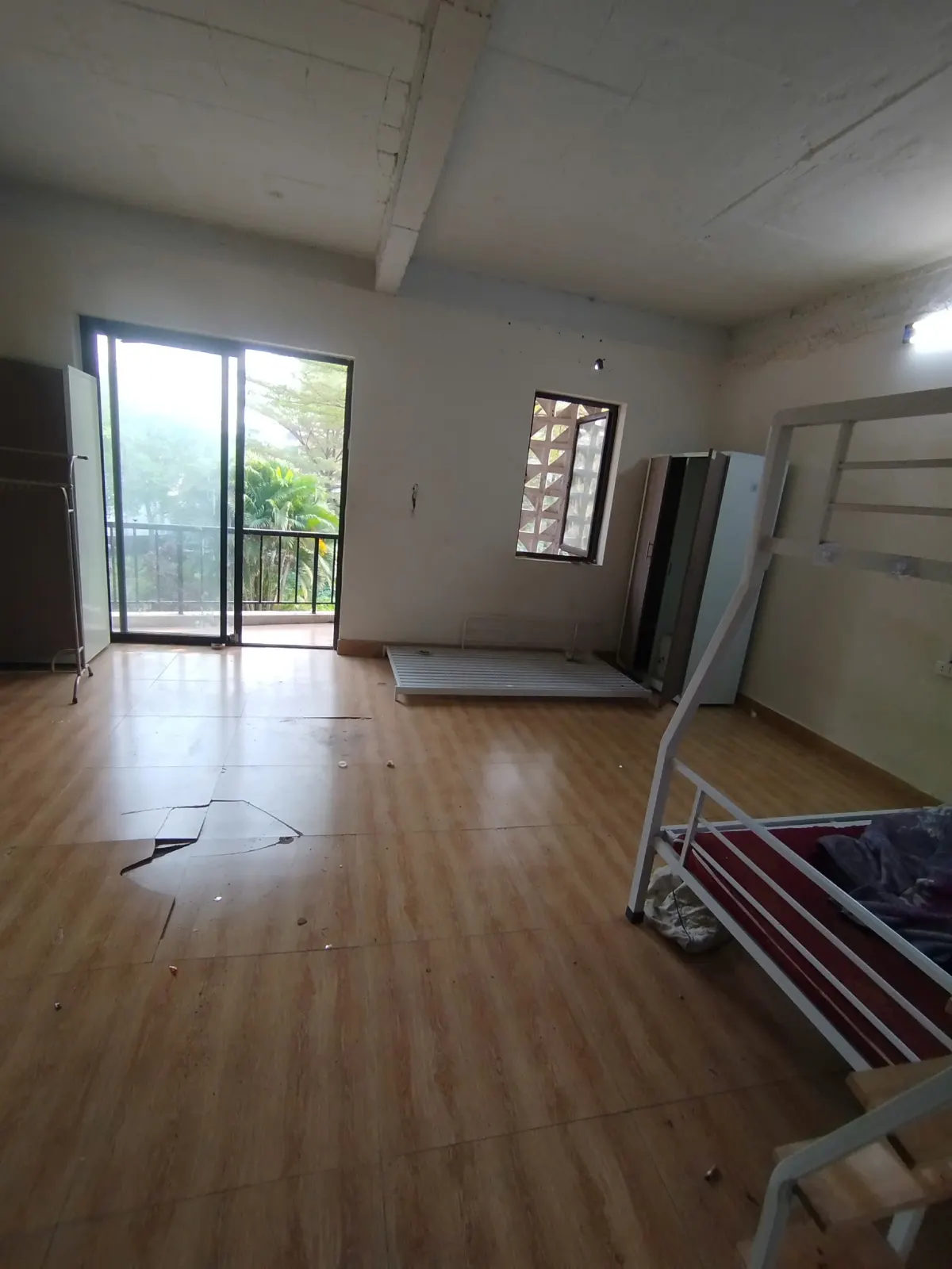 PHÒNG ĐƠN TẠI NAM 32