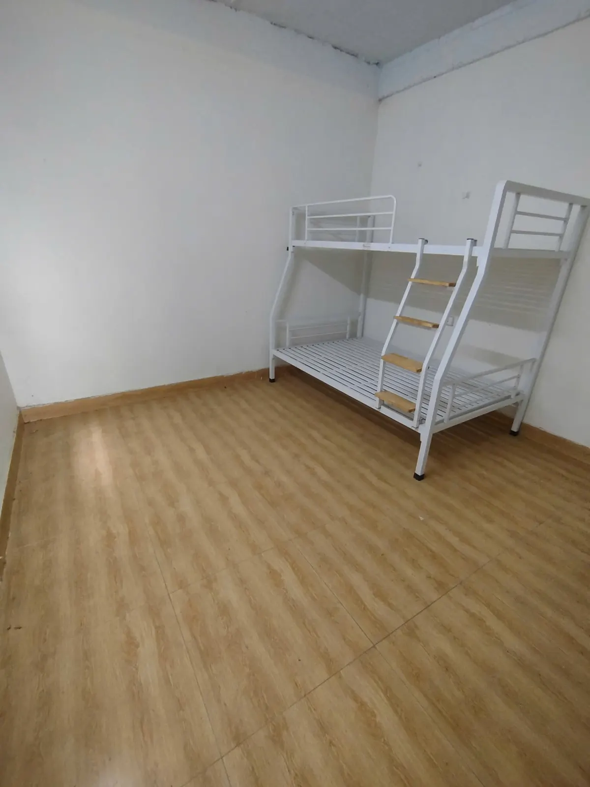 PHÒNG ĐƠN TẠI NAM 32